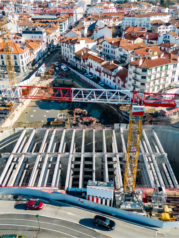 travaux grue construction parking